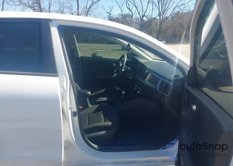 2022 Kia Rio S z USA, uszkodzony, nr VIN 3KPA24AD7NE443929